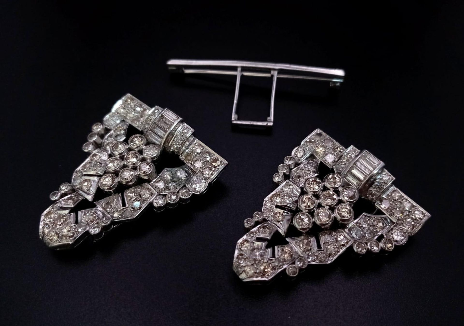 An Art Deco Style 18K White Gold and Diamond Double Clip Brooch. 2ct approx. of round brilliant - Image 4 of 7