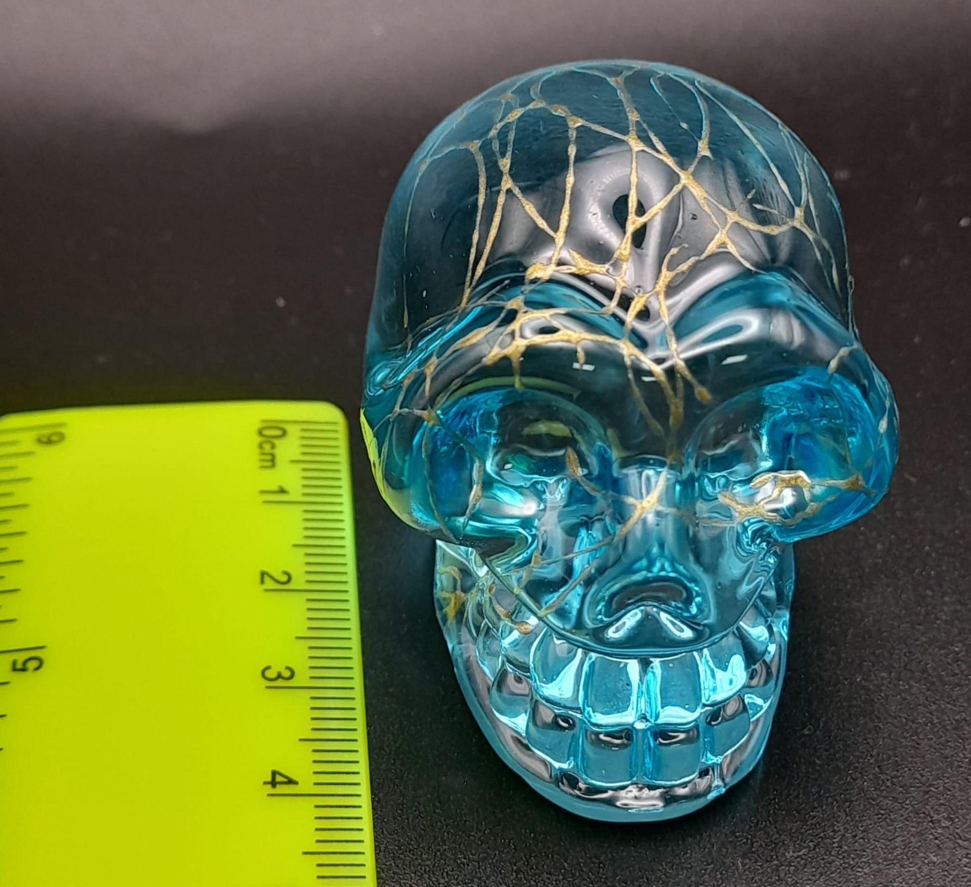 A Hand-Carved Blue Crystal Quartz Skull Figure. Paperweight or curiosity. %cm x 4cm - Image 5 of 5