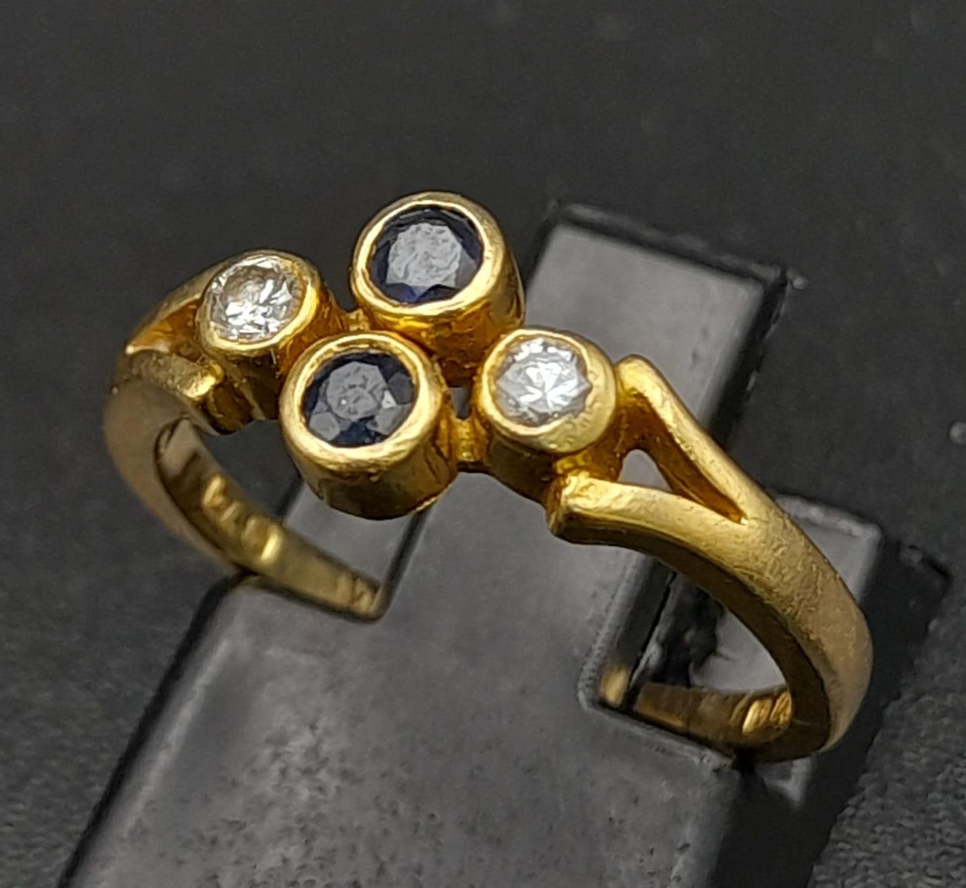 A Vintage 18K Yellow Gold Diamond and Sapphire Ring. Two vertical sapphires and two horizontal - Image 2 of 5