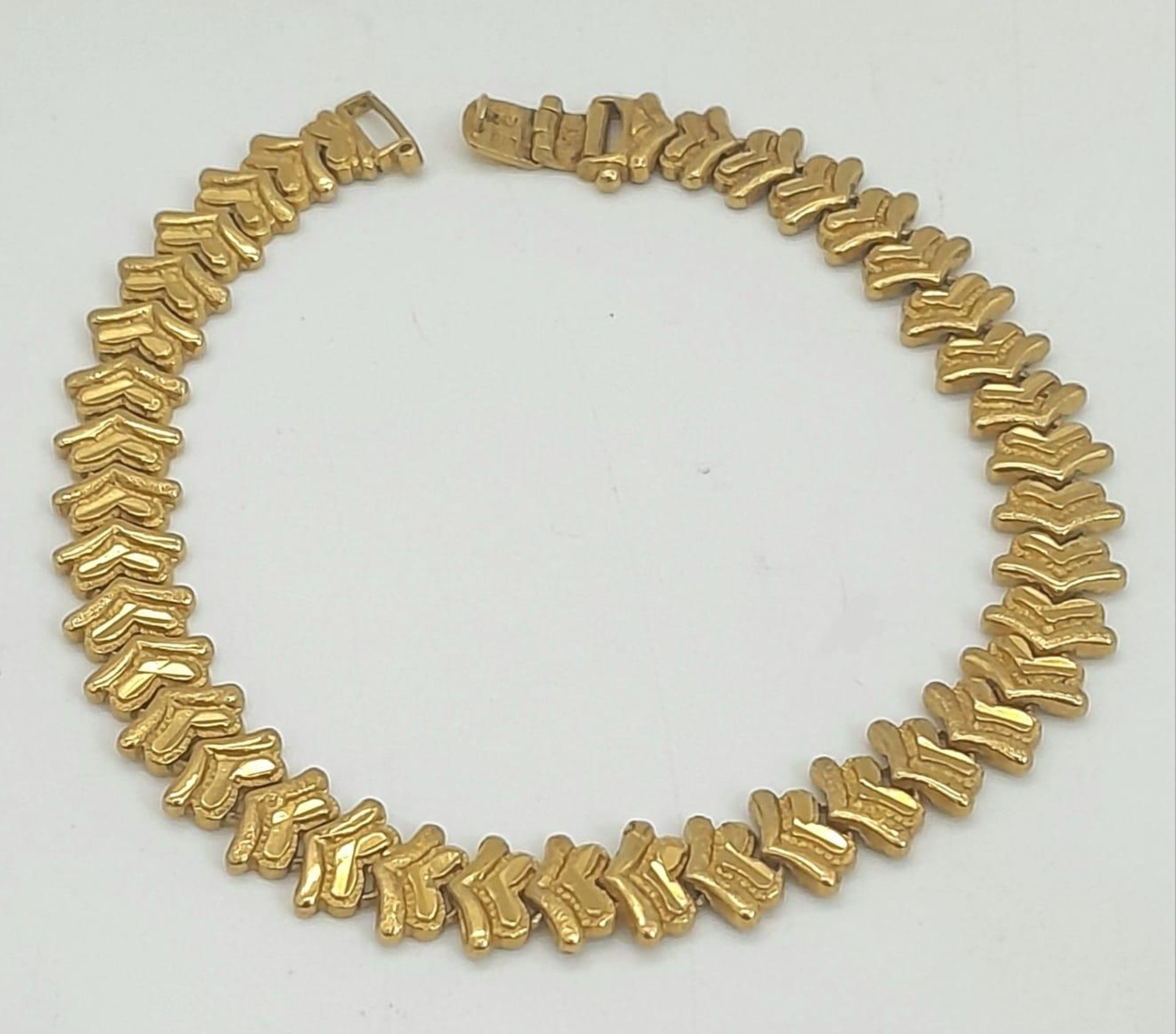 A 22k Yellow Gold Asian Inspired Chevron Bracelet. 18cm. 16.8g weight. 916 hallmark.