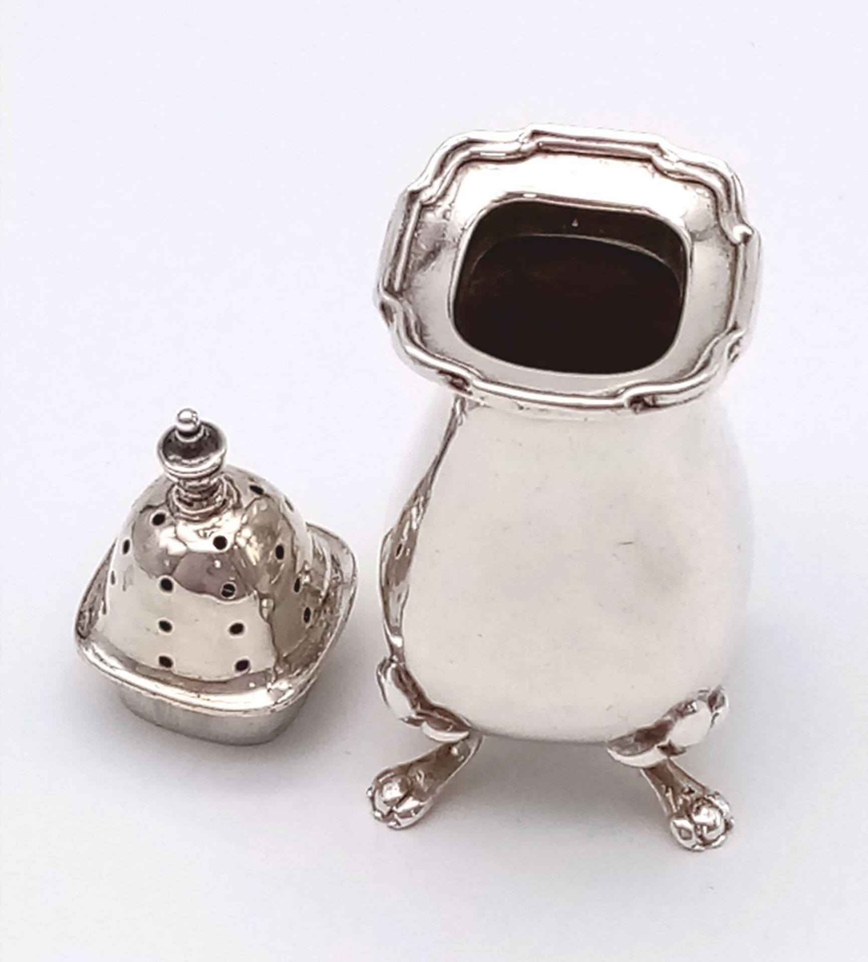 An antique pair of sterling silver pepper shakers. Full hallmarked Birmingham, 1915. Total weight - Image 5 of 13