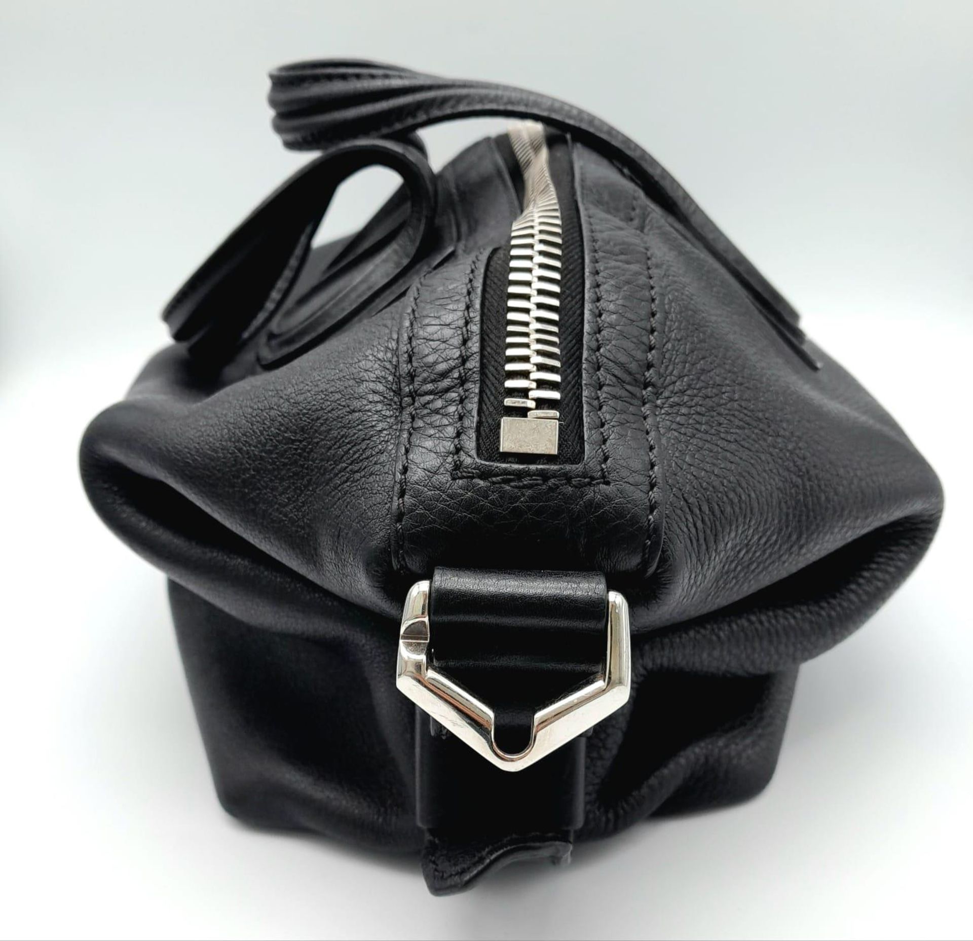 A Givenchy Black Grained Leather Nightingale Shoulder Bag. Come with a detachable shoulder strap. - Image 9 of 17