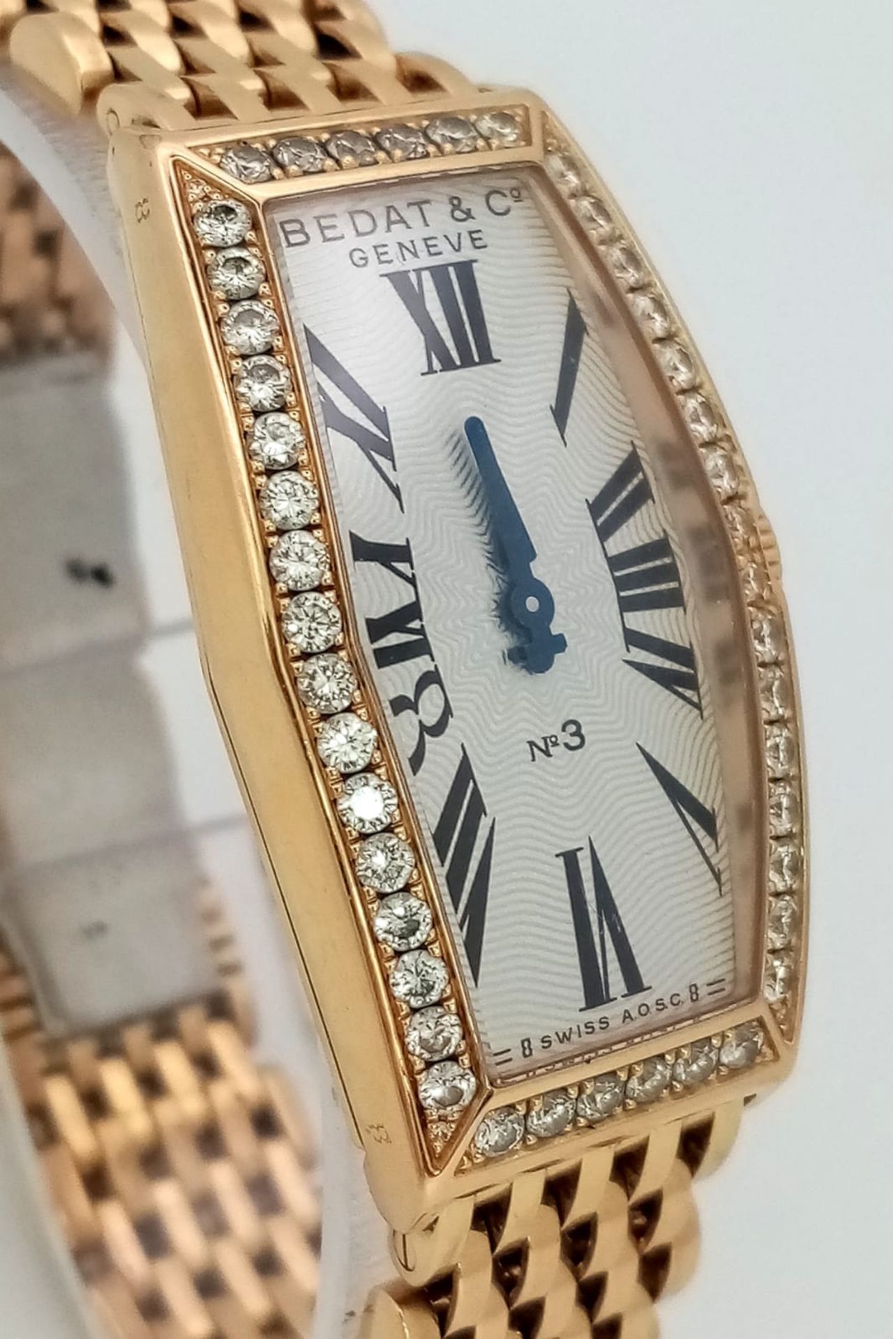 A BEDAT AND CO 18K GOLD LADIES WRIST WATCH WITH DIAMOND BEZEL AND SOLID 18K GOLD STRAP, UNIQUE - Image 2 of 7