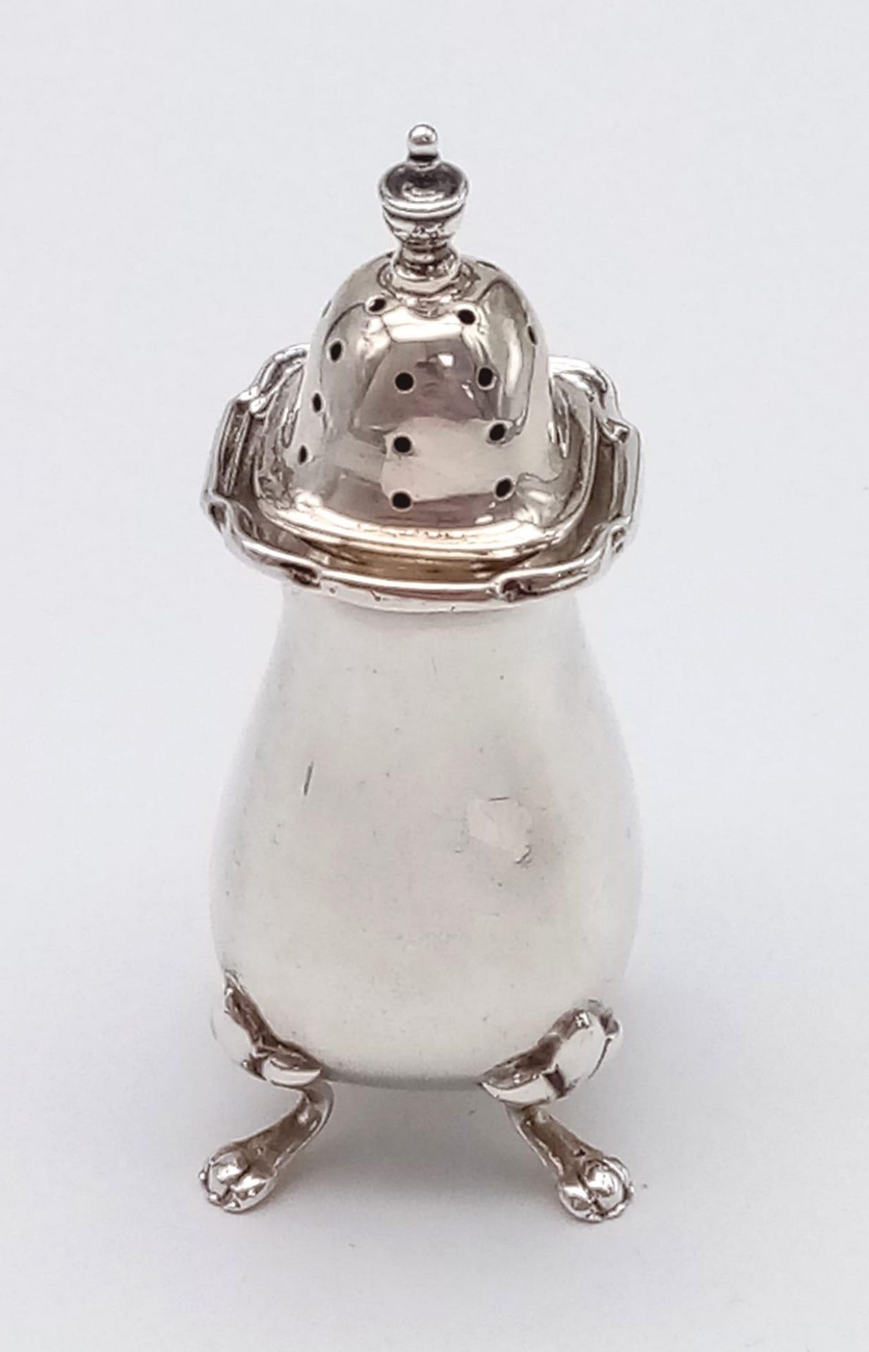 An antique pair of sterling silver pepper shakers. Full hallmarked Birmingham, 1915. Total weight - Image 3 of 13