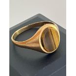 Vintage 9 carat YELLOW GOLD TIGERS EYE SIGNET RING. Full UK hallmark. Complete with ring box. 3.0