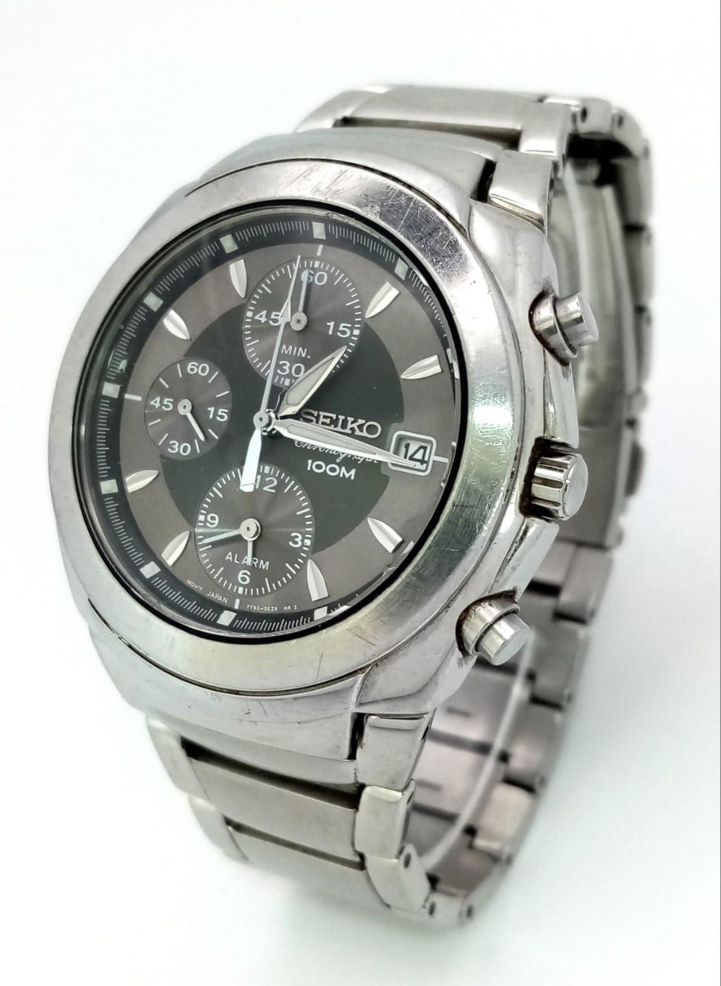 A Seiko Chronograph Quartz Gens Watch. Stainless steel strap and case - 40mm. Silver tone dial