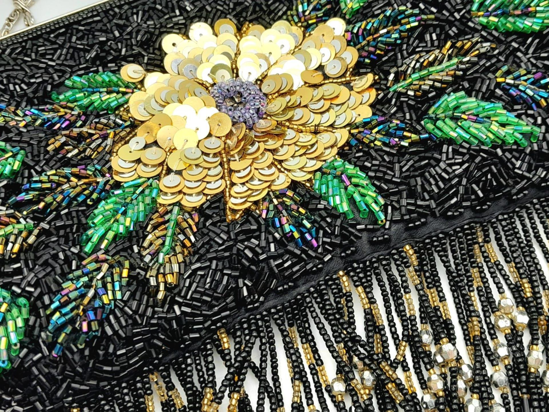 A Fashionable Floral Beaded Bag. Sequins and tassels decoration. Silver tone shoulder chain. 23cm - Image 3 of 5