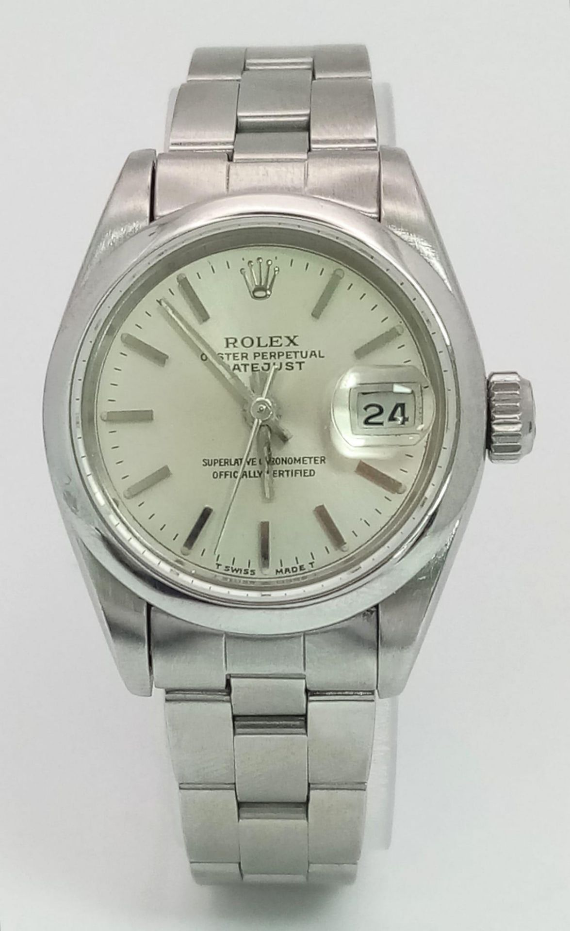 A LADIES ROLEX OYSTER PERPETUAL DATEJUST IN STAINLESS STEEL WITH SILVERTONE DIAL AND IN AS NEW - Bild 3 aus 13