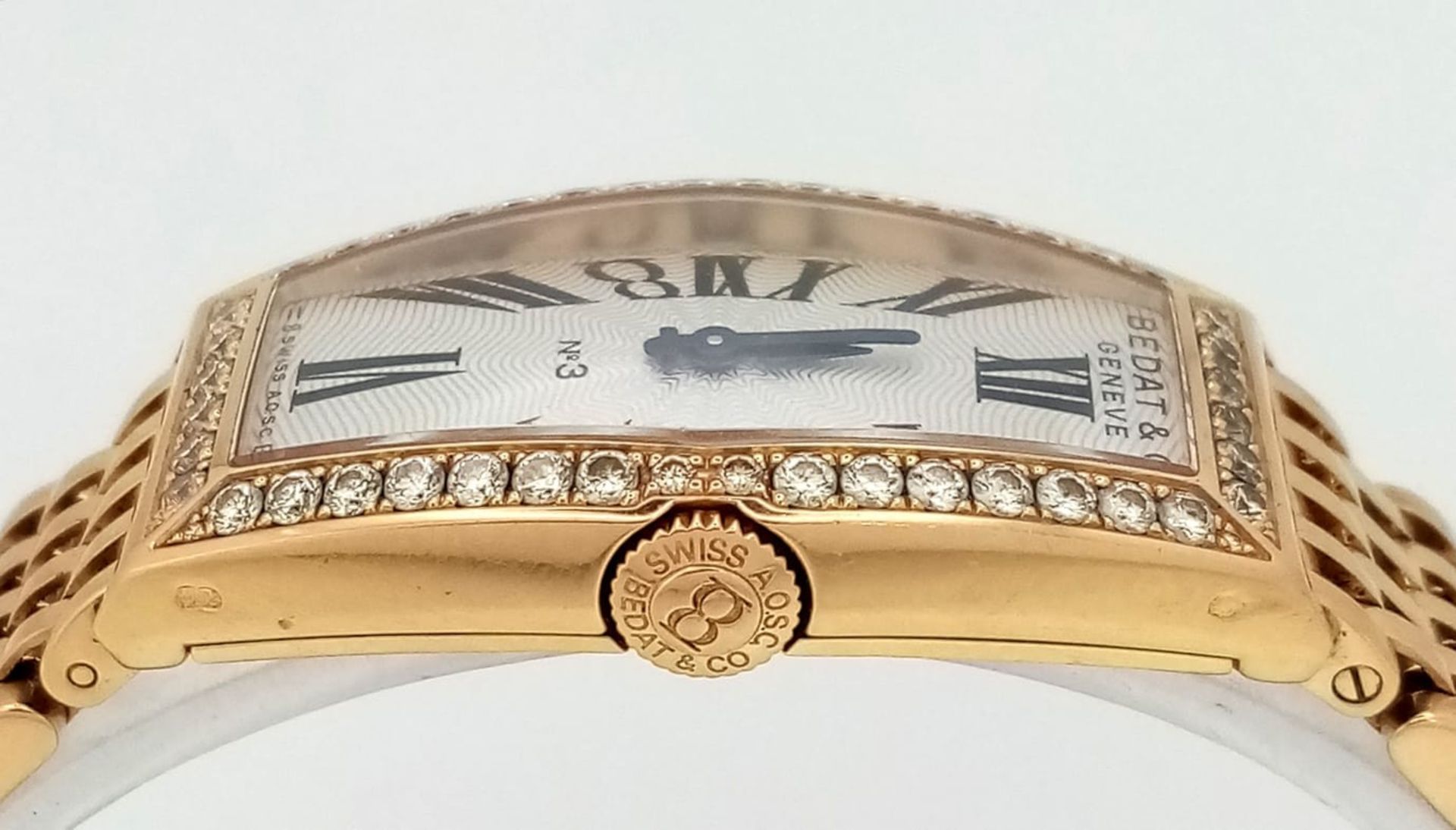 A BEDAT AND CO 18K GOLD LADIES WRIST WATCH WITH DIAMOND BEZEL AND SOLID 18K GOLD STRAP, UNIQUE - Image 3 of 7