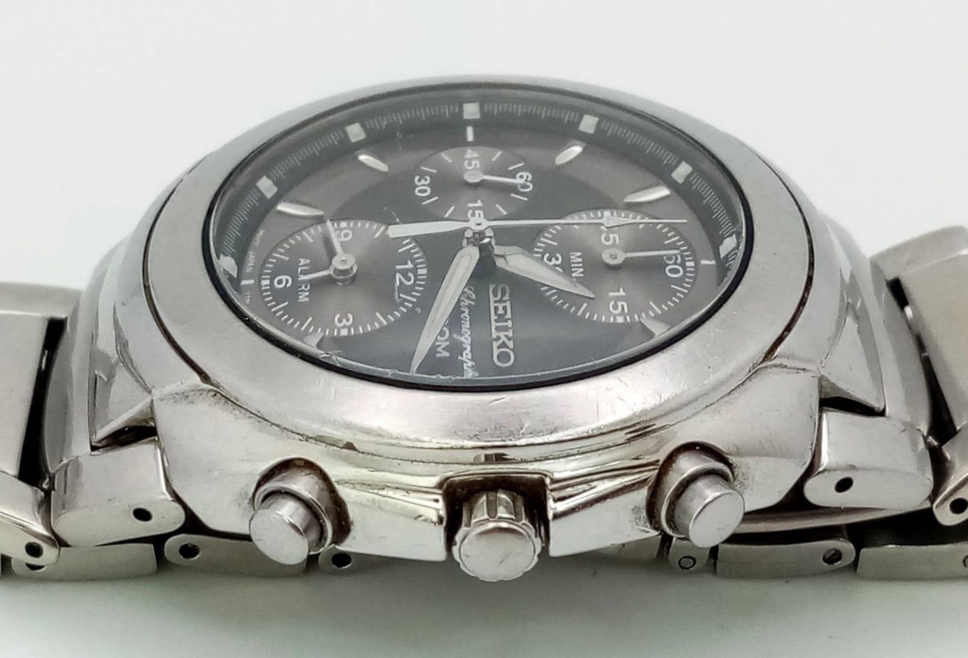 A Seiko Chronograph Quartz Gens Watch. Stainless steel strap and case - 40mm. Silver tone dial - Image 7 of 13