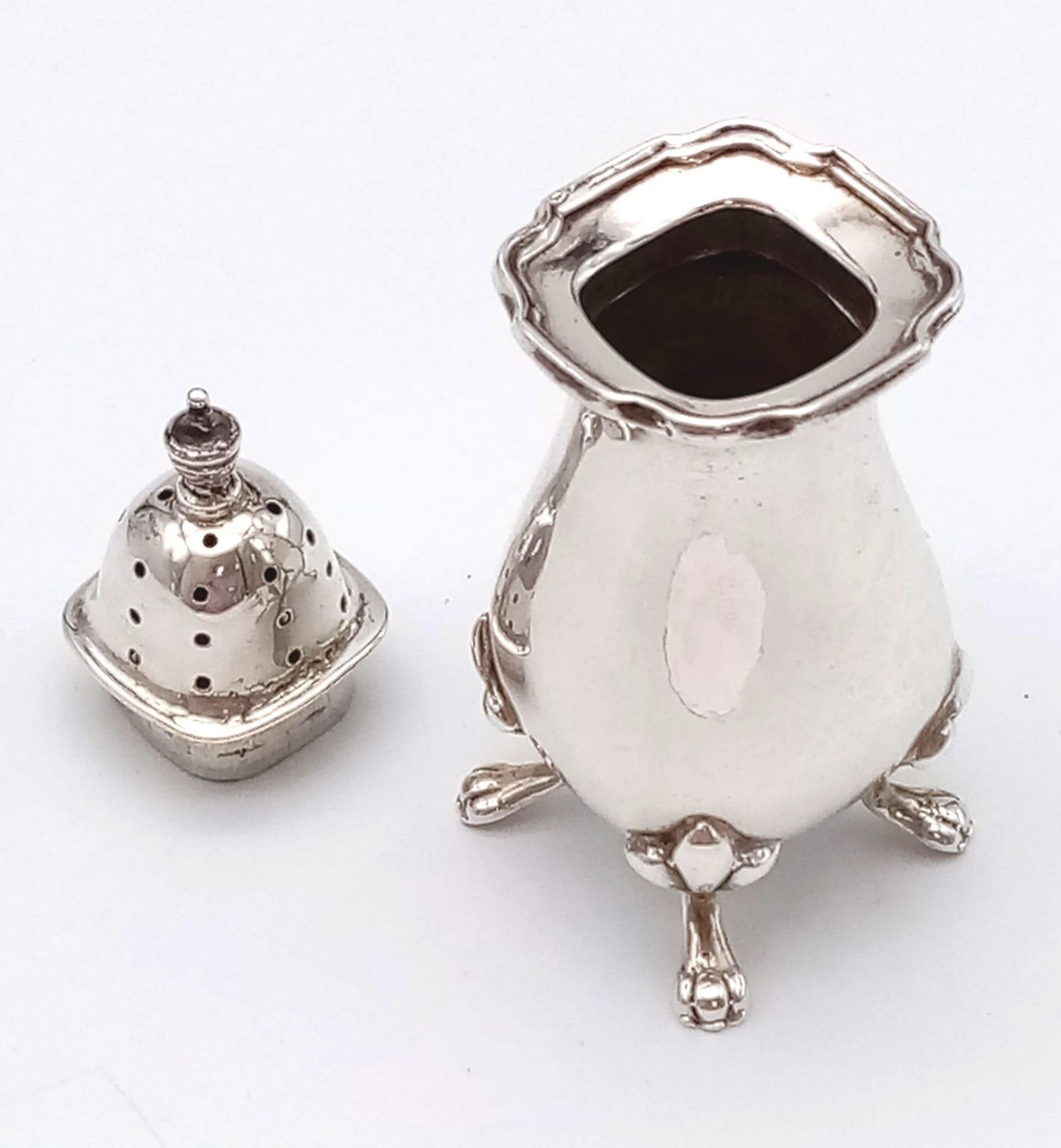 An antique pair of sterling silver pepper shakers. Full hallmarked Birmingham, 1915. Total weight - Image 10 of 13