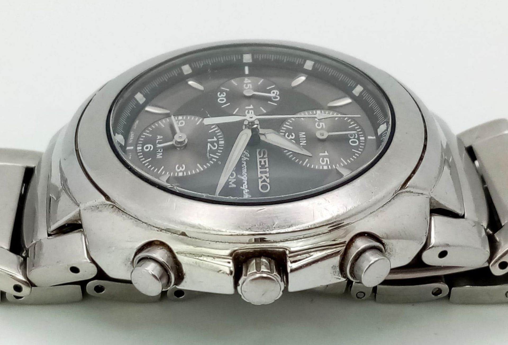 A Seiko Chronograph Quartz Gens Watch. Stainless steel strap and case - 40mm. Silver tone dial - Image 6 of 13