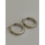9 carat WHITE and YELLOW GOLD EARRINGS in GUCCI SCREW STYLE.Having full UK hallmark. 2.67 grams.
