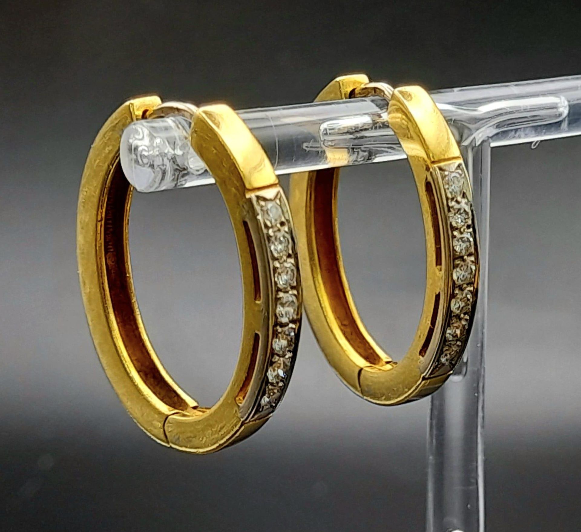A PAIR OF 18K YELLOW GOLD 0.40CT DIAMOND SET EARRINGS. TOTAL WEIGHT 10.8G. - Image 3 of 19