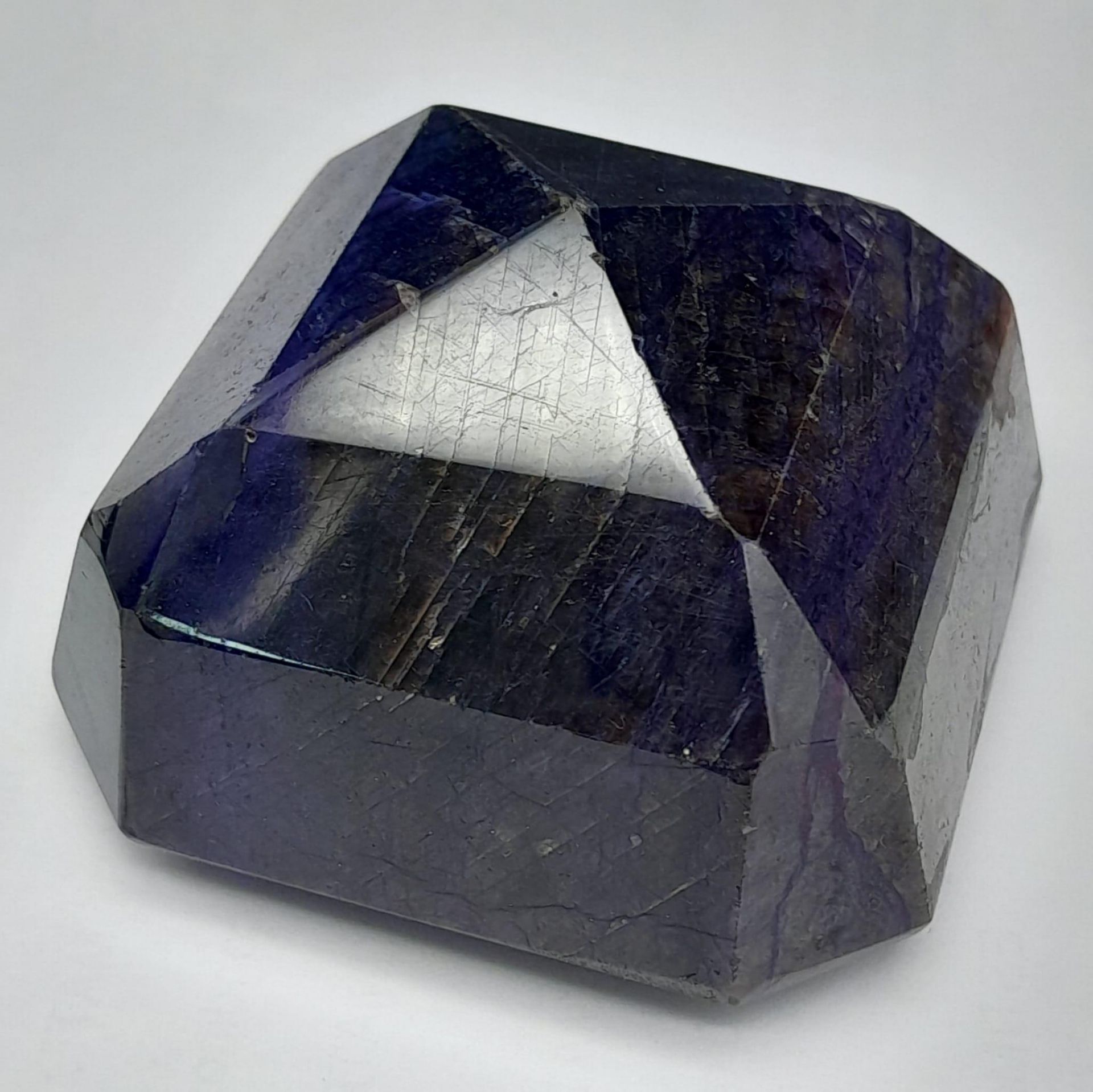 An Impressive 1223ct Faceted Blue Sapphire. Octagonal Shape. GRS Lab Certified. - Image 2 of 4