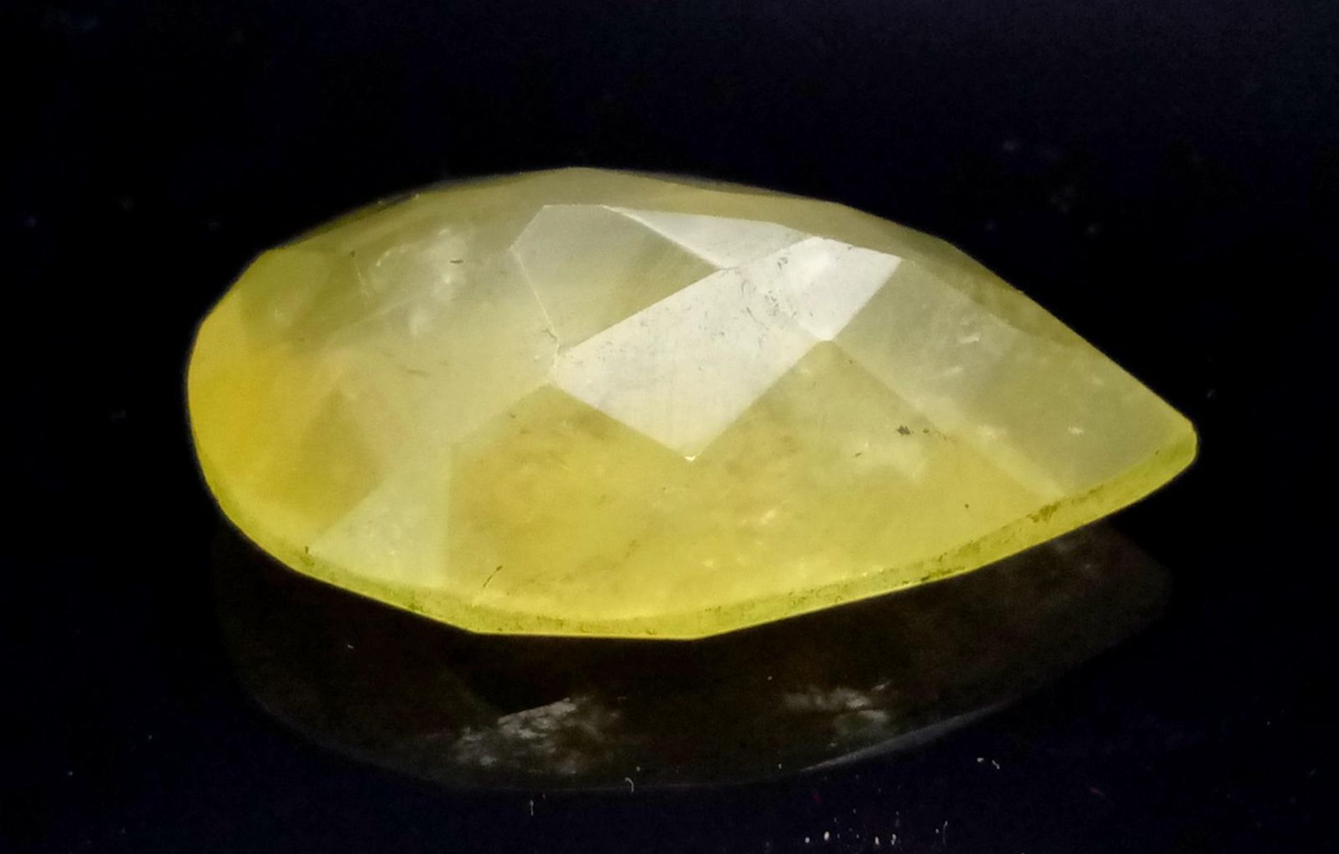 A 41.65ct Faceted Heliodor Yellow Aquamarine Pear-Shaped Gemstone. Comes with a GLI Certificate. - Image 2 of 4