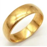 AN 18K GOLD BAND RING . 4.64gms size N