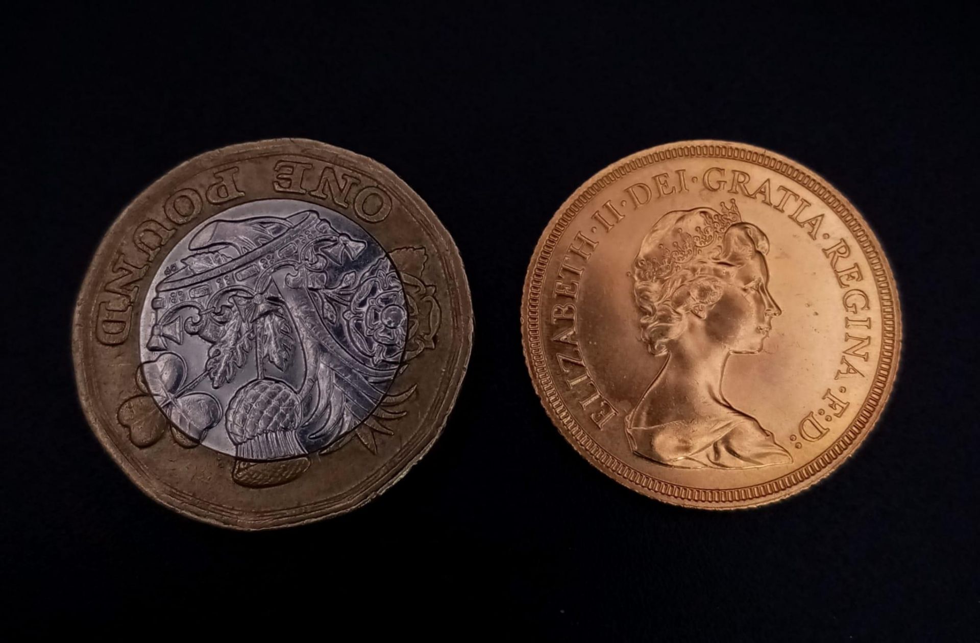 A 1981 22k Gold Elizabeth II Full Sovereign. Comes in original case. EF but please see photos. - Image 4 of 4