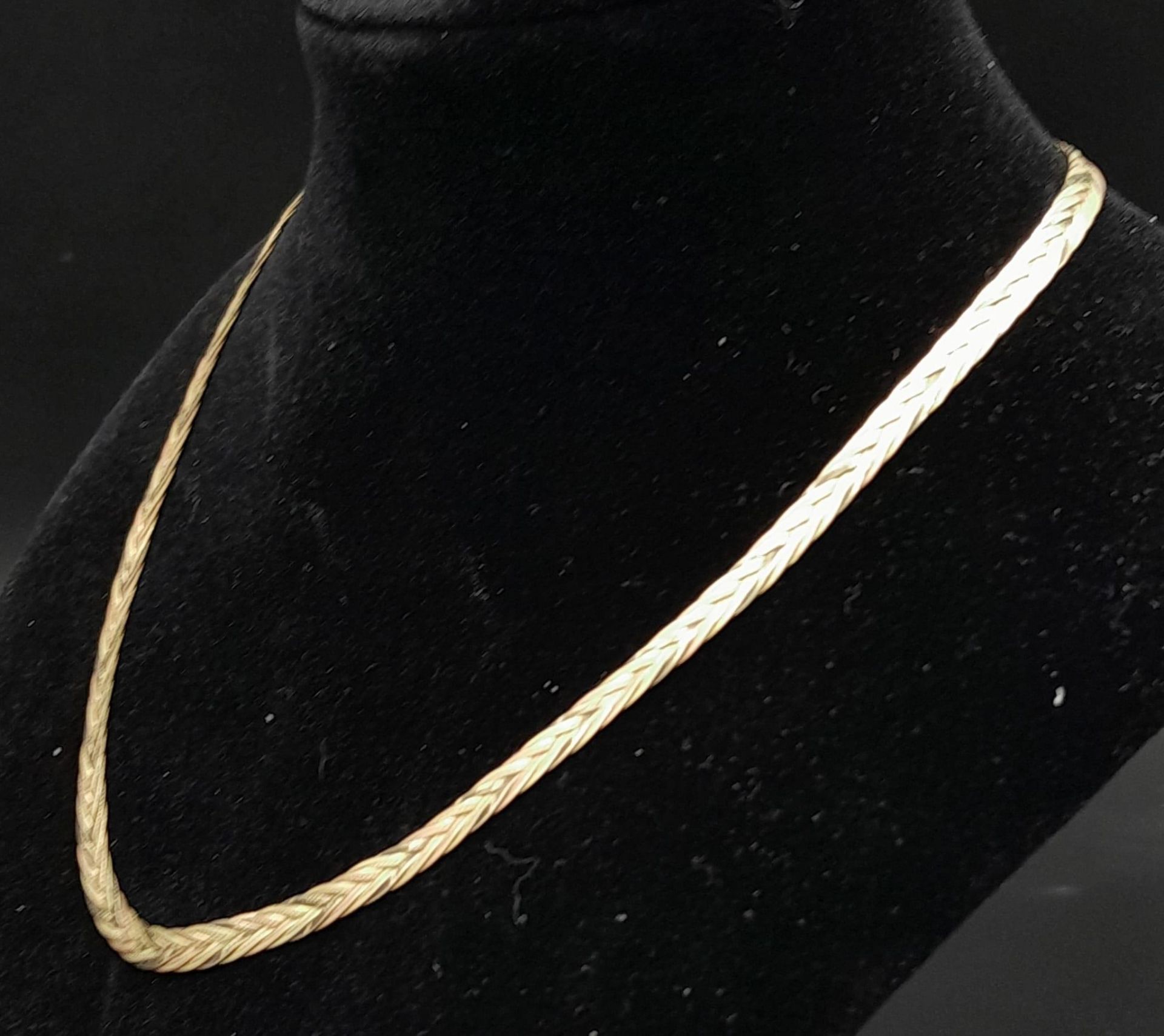 A Vintage 9K Yellow Gold Woven Link Necklace. 40cm. 7.5g weight. - Image 4 of 5