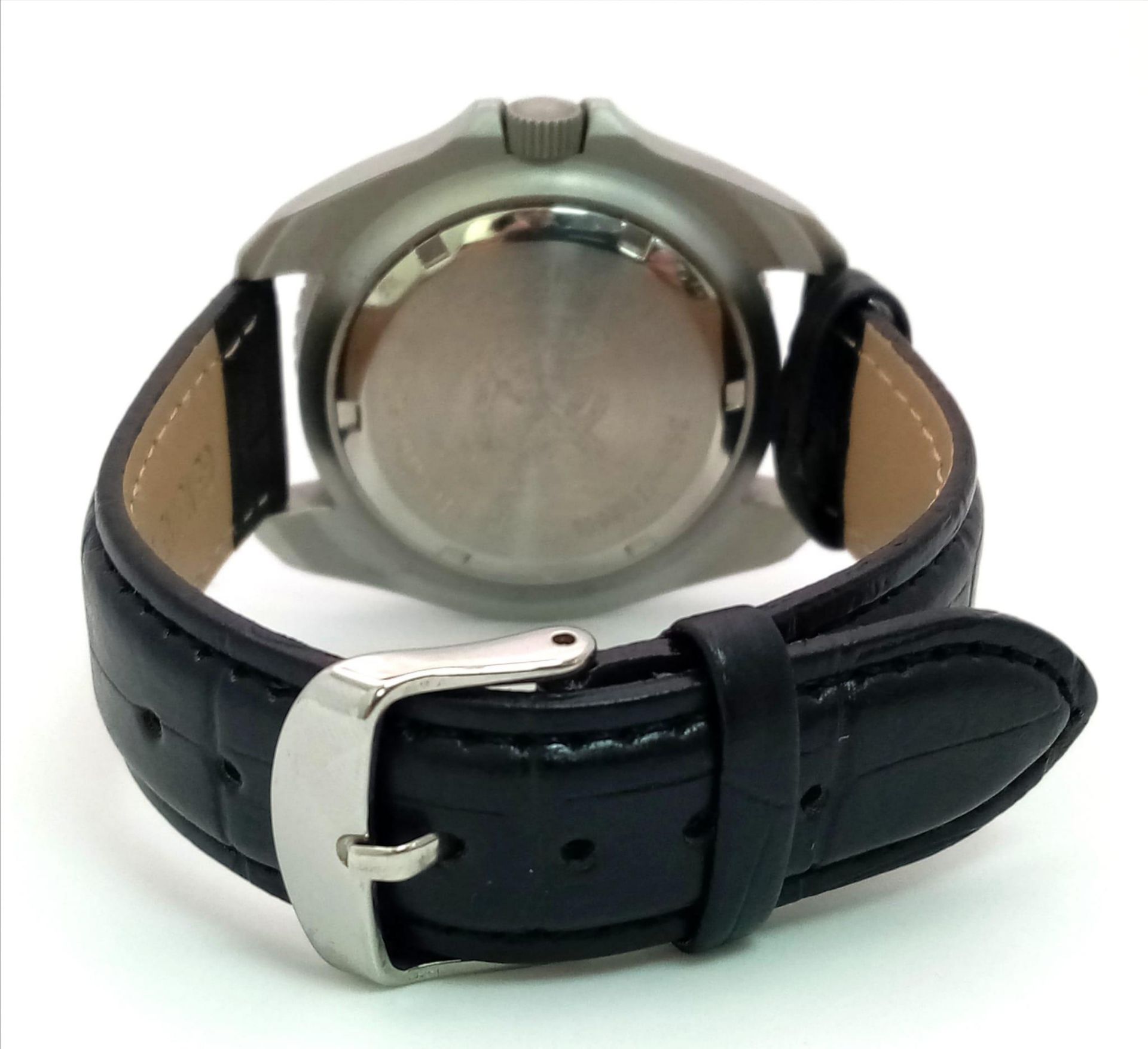 A Cooper Submaster Quartz Divers Watch. Black leather strap. Stainless steel case - 43mm. Black dial - Bild 4 aus 5