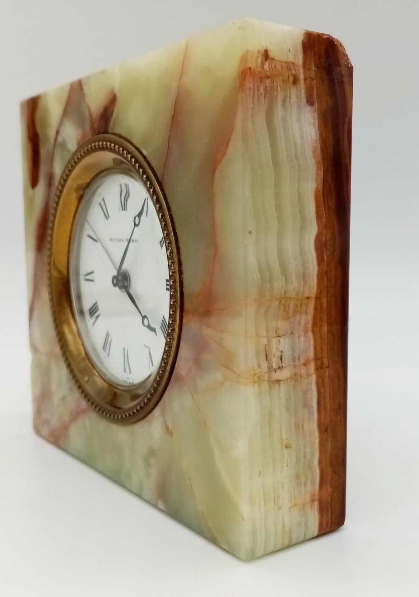 A Vintage Matthew Norman Onyx Desk Clock. Mechanical movement in good condition and working order. - Bild 3 aus 3