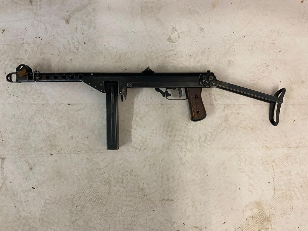 A Deactivated Finnish Suomi KPM 44 - 9mm Sub Machine Gun. Comes with a 50 round double column - Image 3 of 5