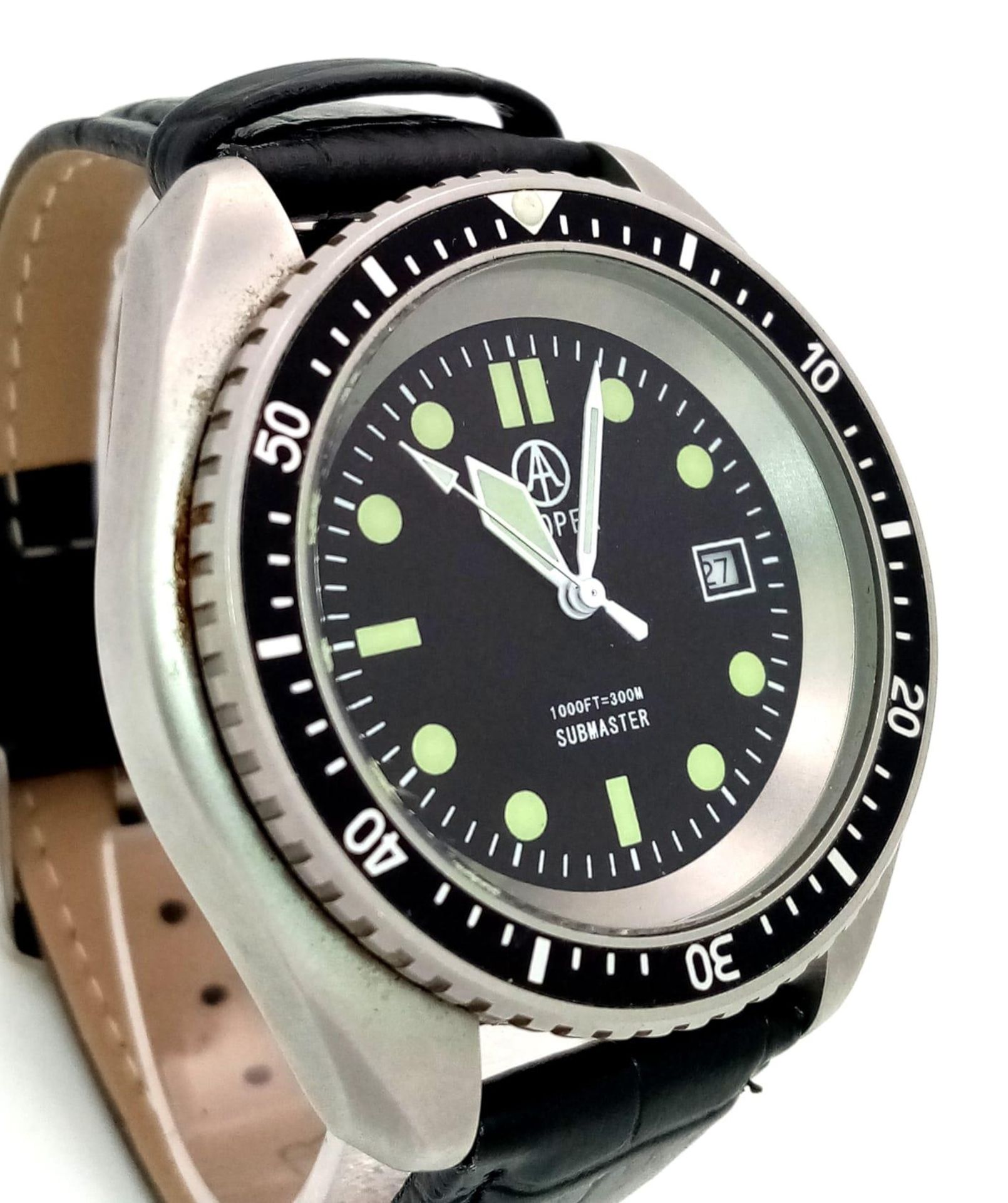A Cooper Submaster Quartz Divers Watch. Black leather strap. Stainless steel case - 43mm. Black dial - Bild 3 aus 5