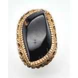 AN ANTIQUE 14K GOLD DRESS RING WITH A POLISHED WHITBY JET STONE . 10.1gms size R