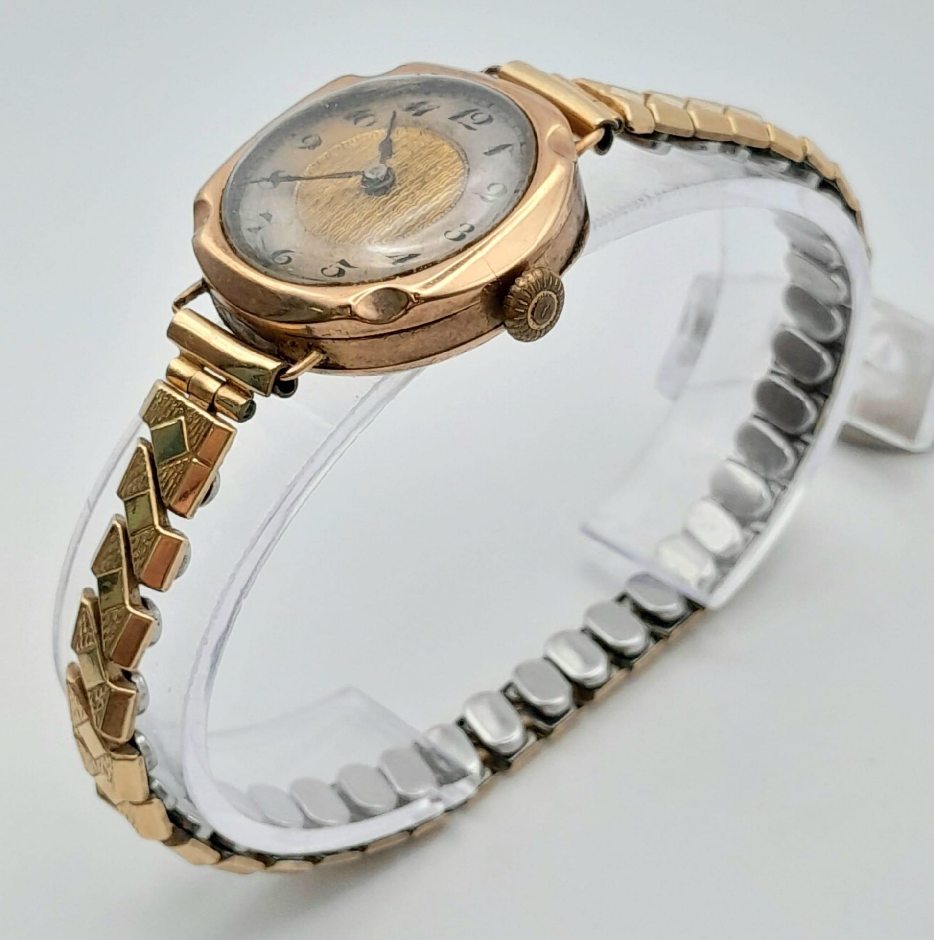 A Vintage 9K Gold Ladies Watch. Expandable gilded bracelet. 9K gold case - 26mm. Gilded dial with - Image 2 of 4