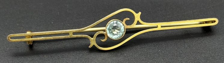 An Antique 9K Yellow Gold Aquamarine Bar Brooch. Pin has been replaced. 6.5cm. 2.85g total weight