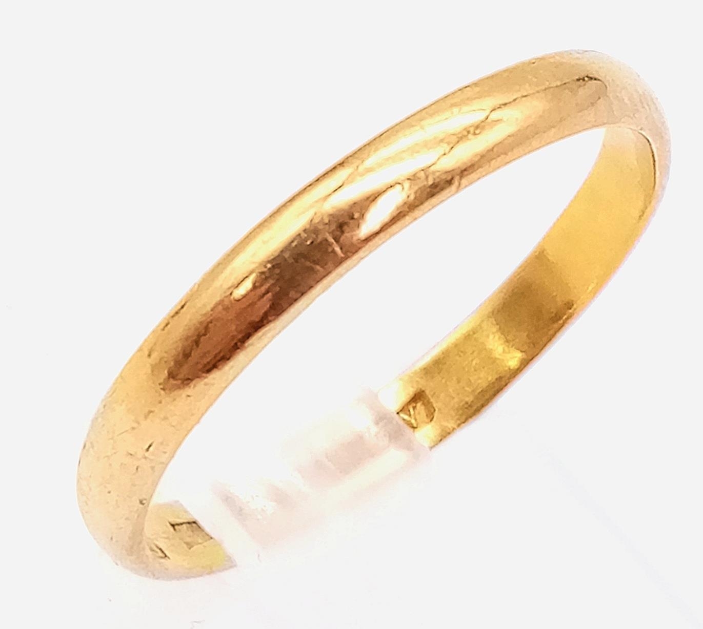 A 22k Yellow Gold Band Ring. Size O. 2.1g weight. Full UK Hallmarks.