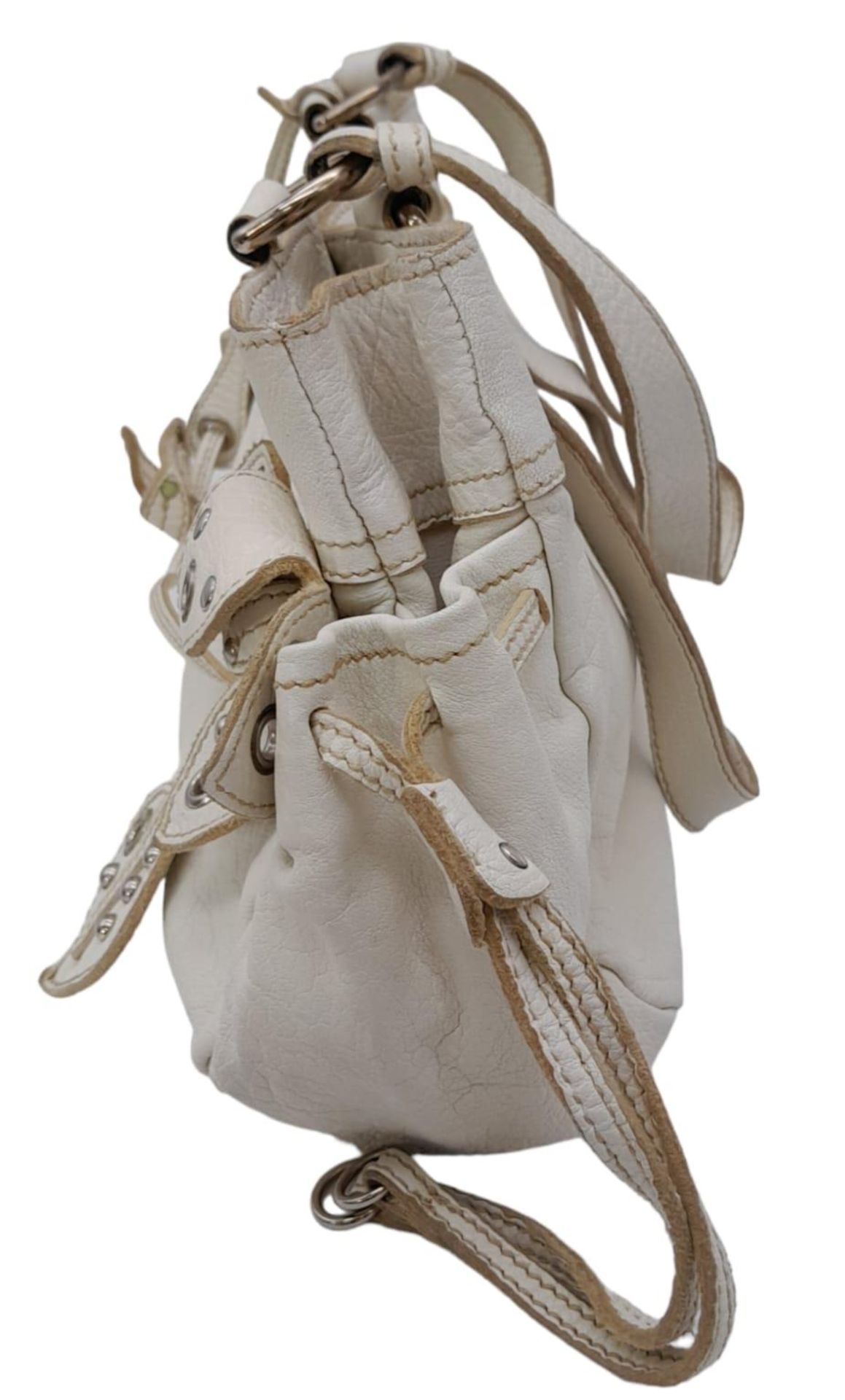 A Miu Miu White Leather Handbag. Ruffled white leather exterior with zipped pocket. Silver-tone - Image 3 of 8
