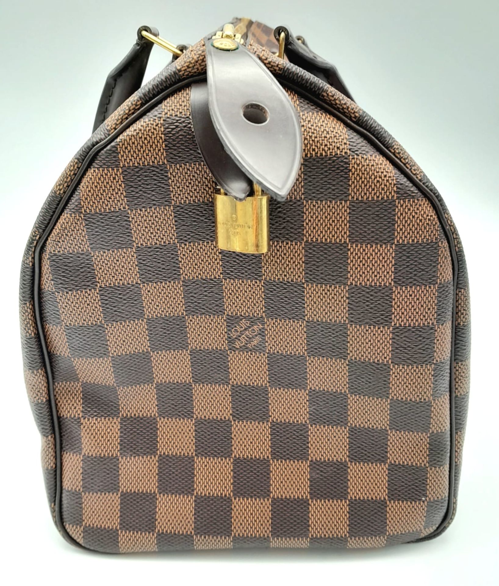 A Louis Vuitton Speedy 30 ebony damier canvas Handbag. Accessories to include padlock and key. - Image 4 of 7