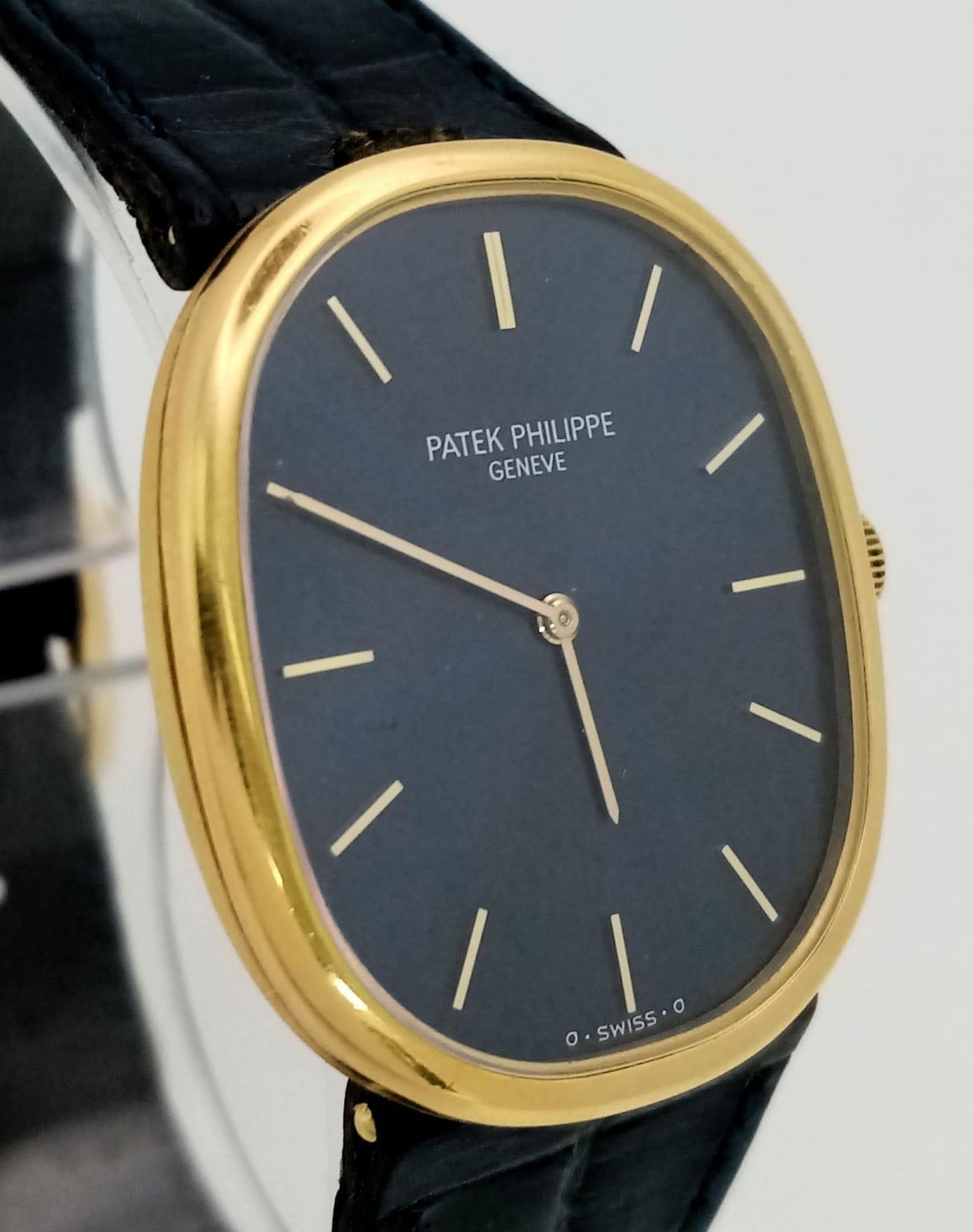 A PATEK PHILIPPE 18K GOLD LADIES WATCH ON ORIGINAL BLUE LEATHER STRAP THAT MATCHES THE STUNNING BLUE - Bild 3 aus 7