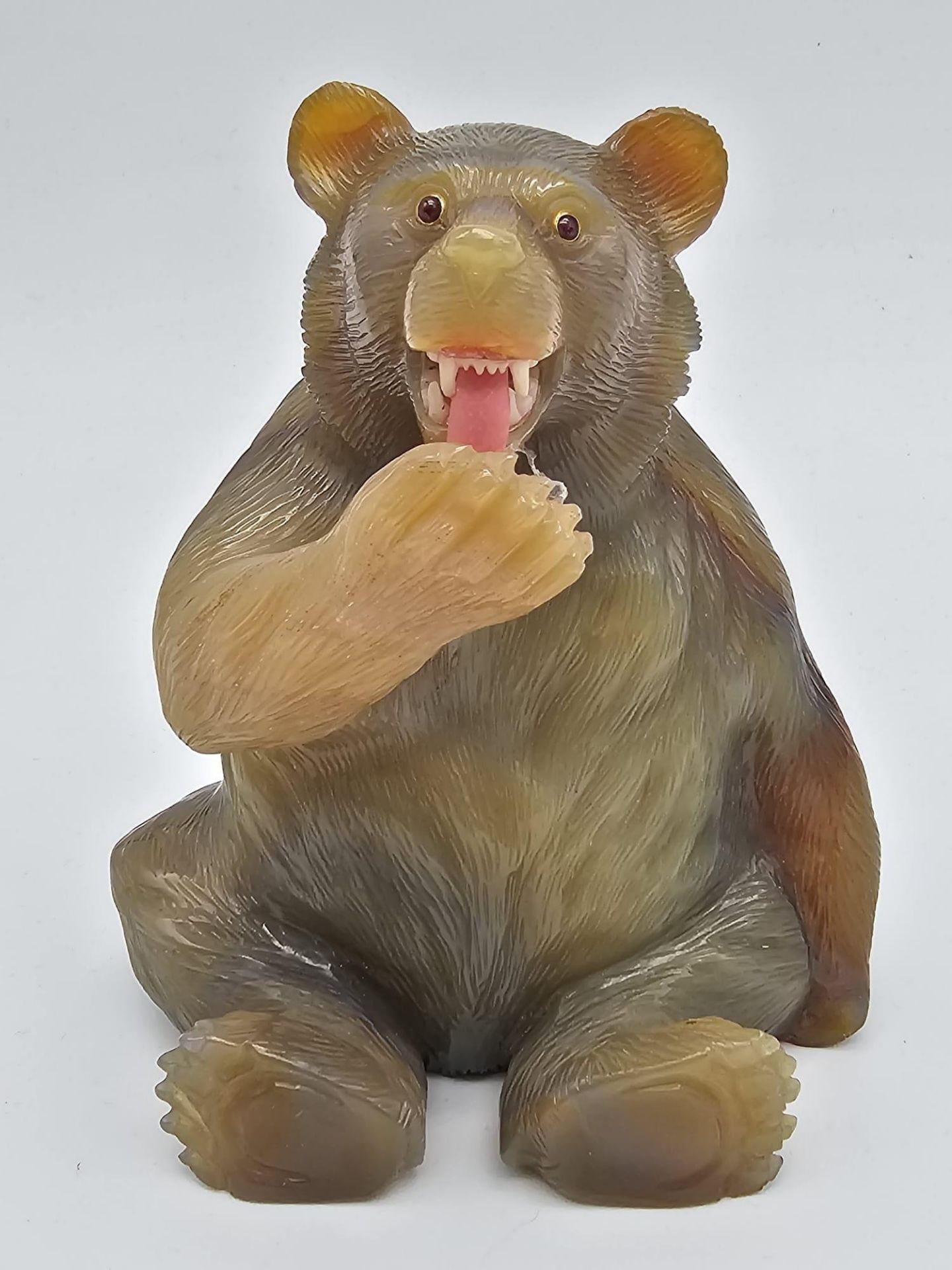 A Rare Russian, Hardstone Agate, Gold ,Jade and Ruby eyed Bear. Hardstone carving of a seated bear - Image 2 of 11