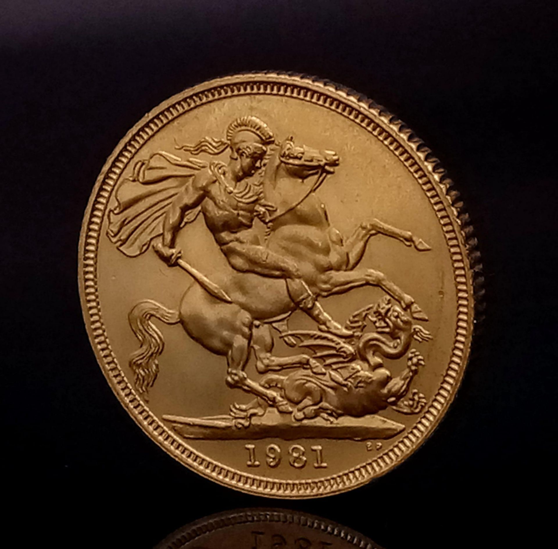 A 1981 22k Gold Elizabeth II Full Sovereign. Comes in original case. EF but please see photos.