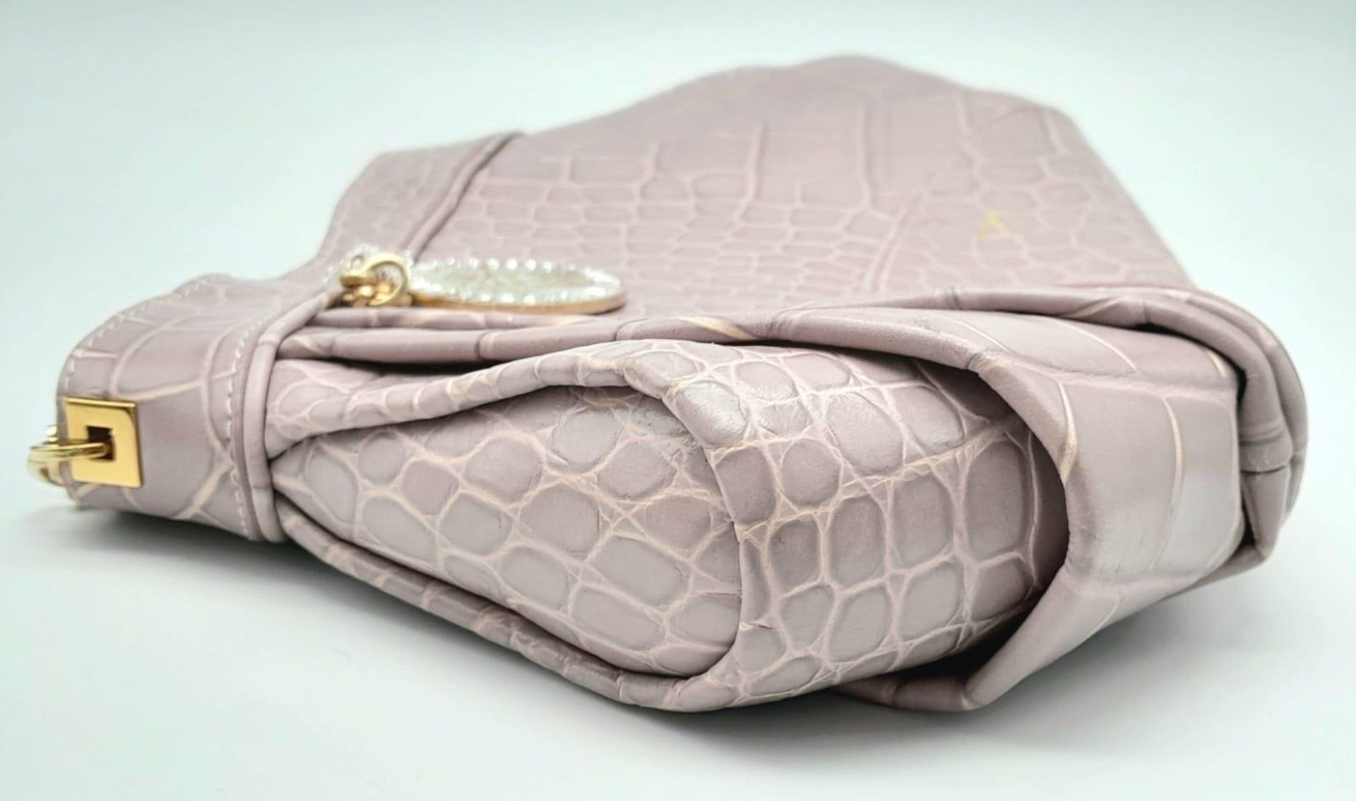 A VERSACE OLD ROSE CROC EMBOSSED LEATHER SHOULDER BAG. GOLD TONE HARDWARE INCLUDING VERSACE CHARM - Image 8 of 15