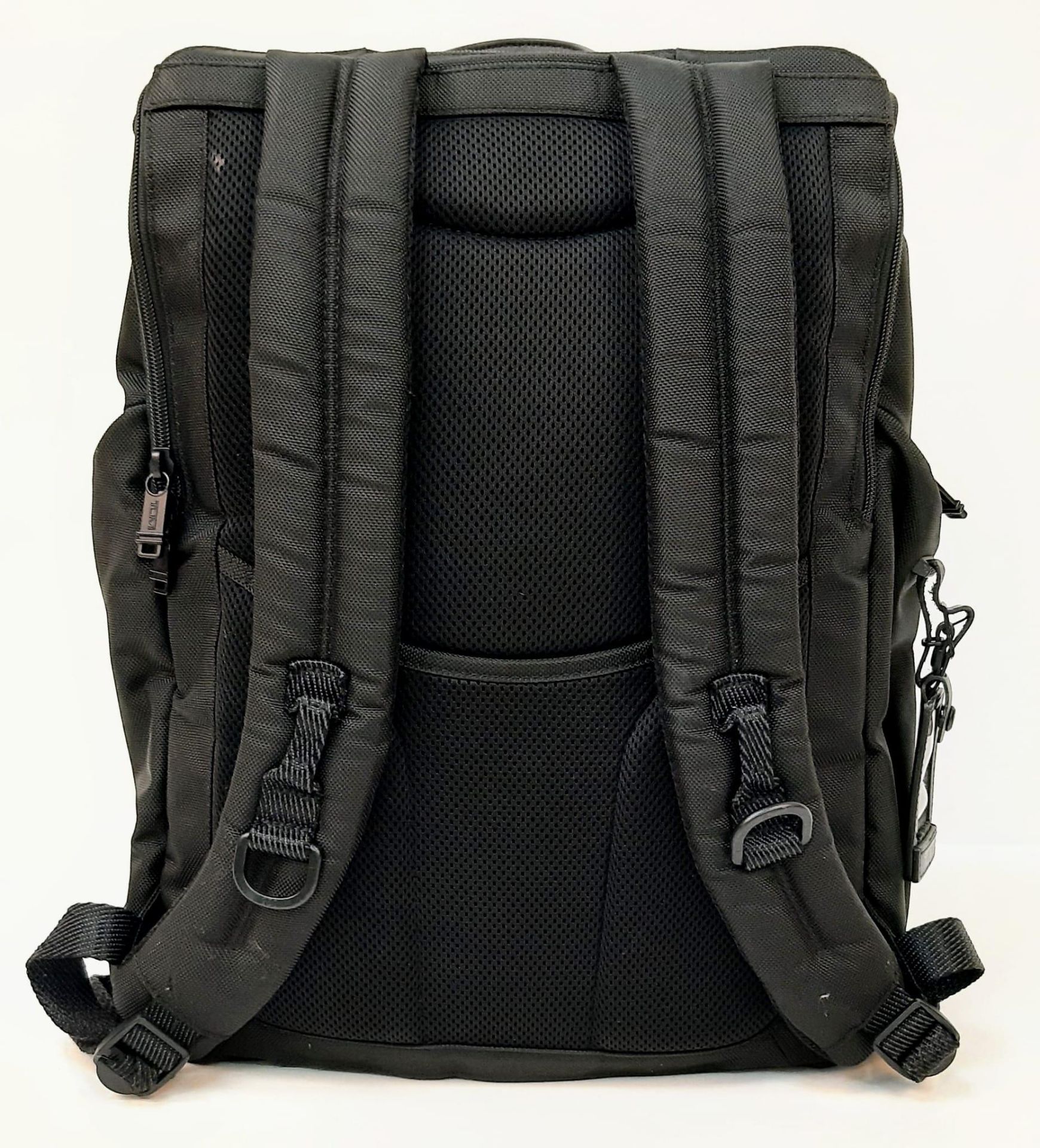 A TUMI Lark Black Backpack, 23L Capacity, Pockets for 16" Laptop, Tablet, Phone and Water Bottle. - Bild 3 aus 6