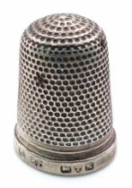 A very collectable, vintage, sterling silver thimble. Weight: 5.6 g.