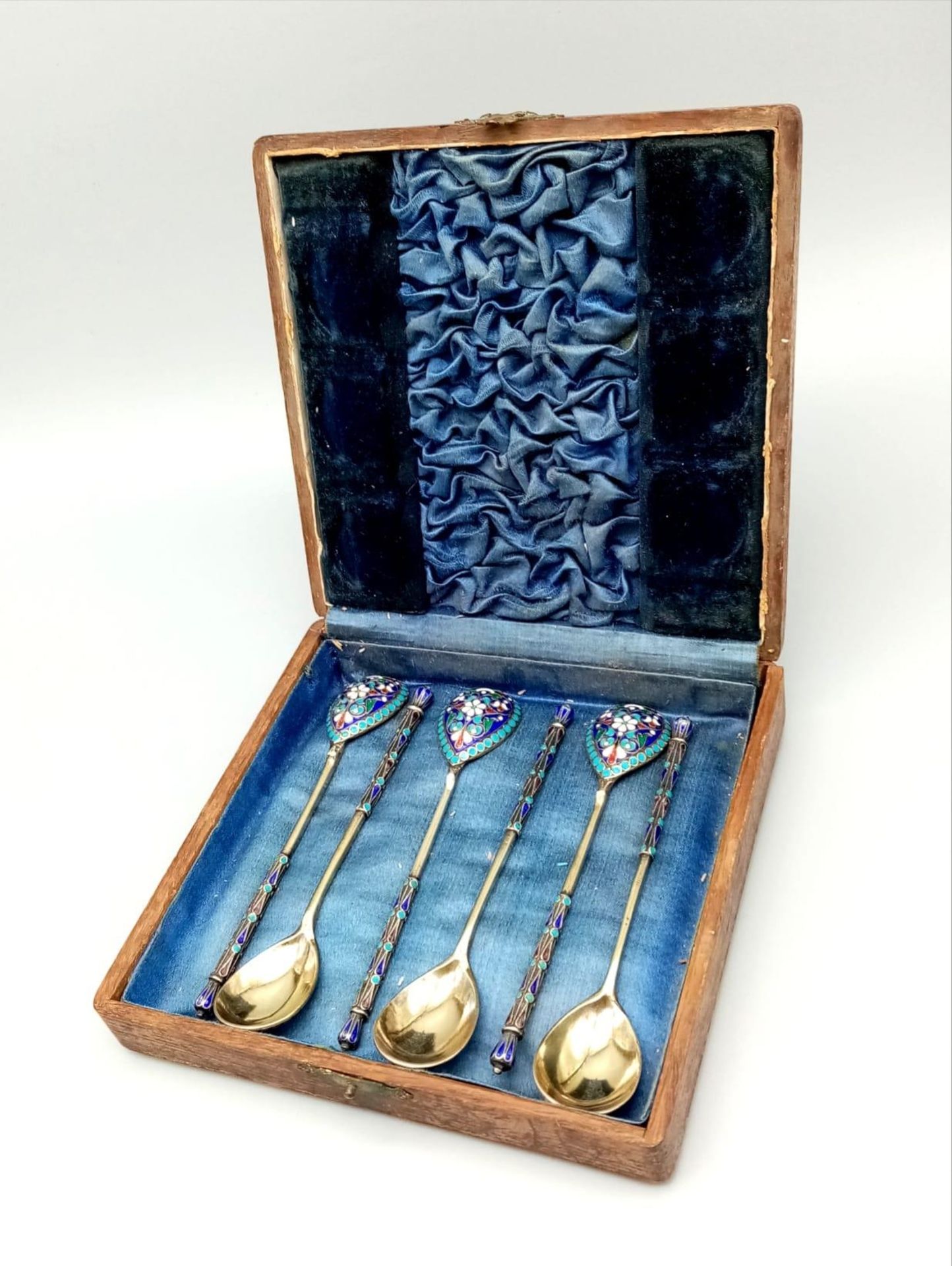 Six silver gilt Russian cloisonné enamel decorated teaspoons with original case. A beautiful set - Bild 7 aus 10