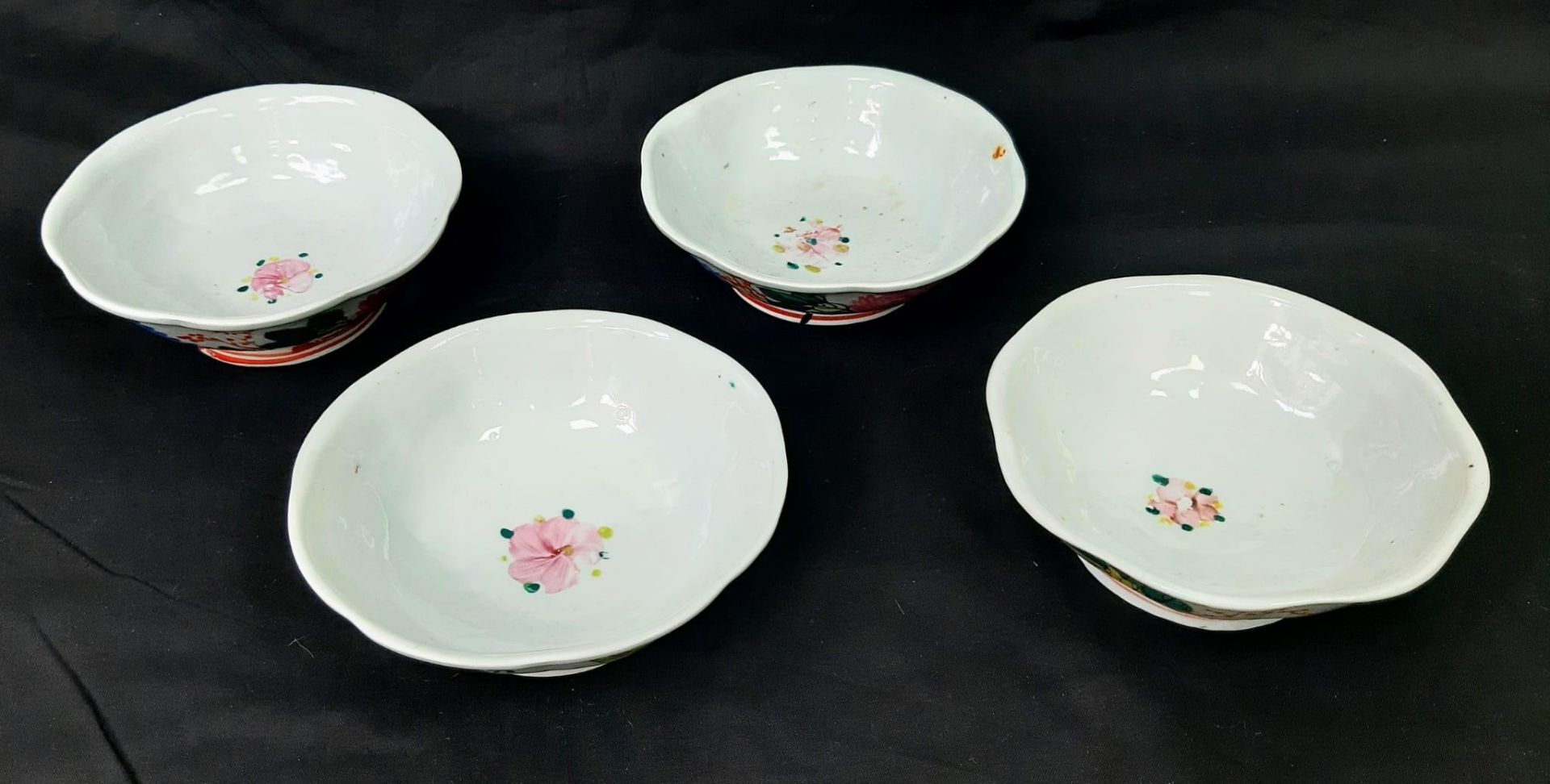 Four Late 19th Century Chinese Hand-Painted Ceramic Rice Bowls - 16cm diameter. Please see photos - Bild 2 aus 4