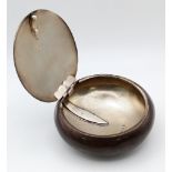 A vintage, sterling silver tobacco or snuff, round box. Dimensions: 72 x 72 x 32 mm, weight: 80.4 g.