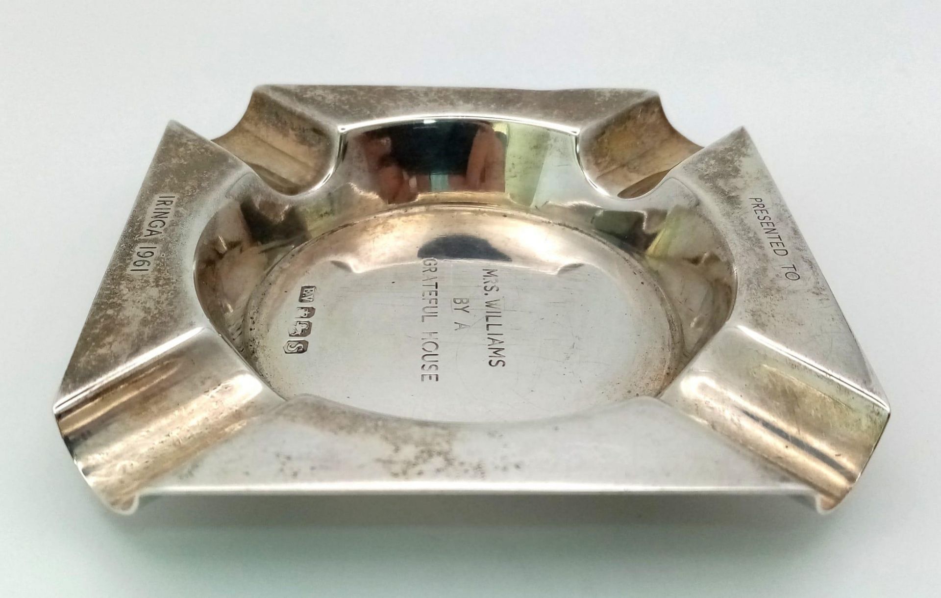 A vintage sterling silver cigarette ashtray. Hallmarked Sheffield, 1960. Makers mark E.V. Total - Bild 4 aus 5