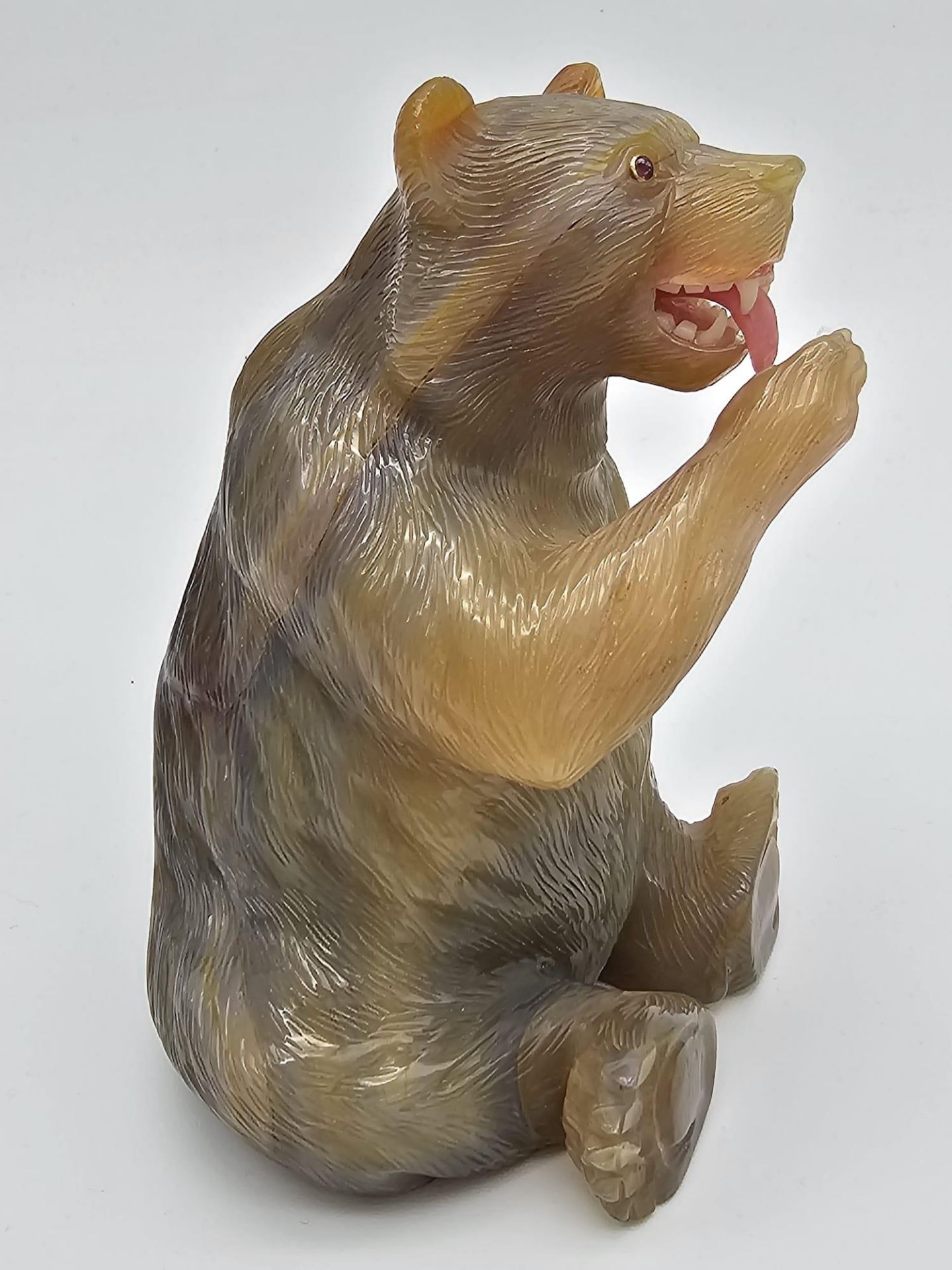 A Rare Russian, Hardstone Agate, Gold ,Jade and Ruby eyed Bear. Hardstone carving of a seated bear - Image 6 of 11