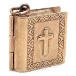 A VINTAGE 9K YELLOW GOLD BIBLE BOOK CHARM/PENDANT, WHICH OPENS TO REVEAL THE LORDS PRAYER, WEIGHT