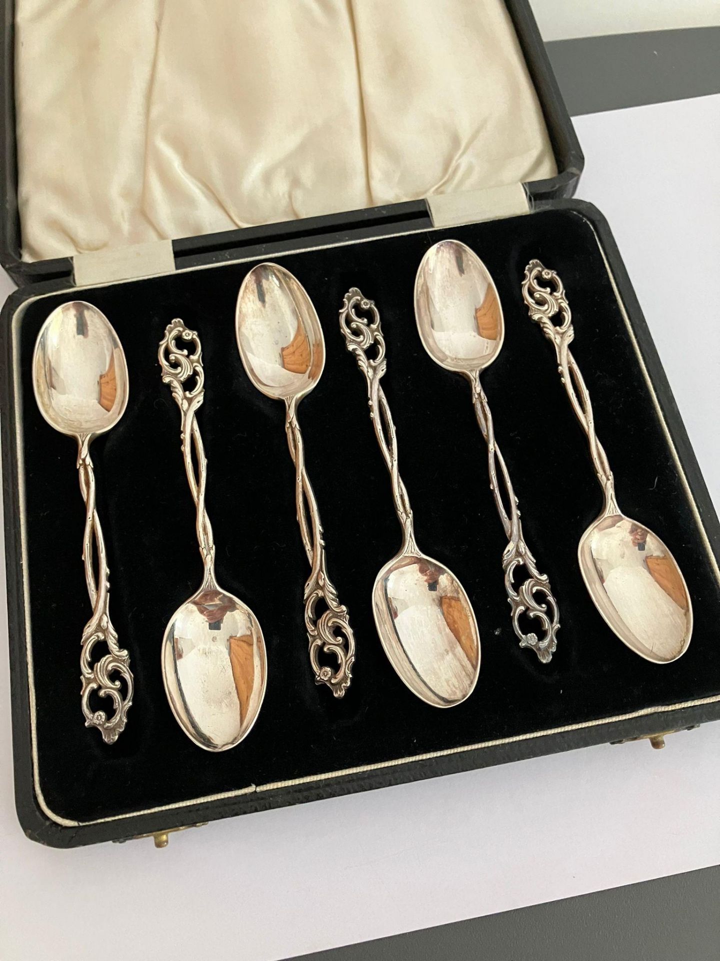 Antique Set of six matching SILVER TEASPOONS in Beautiful Art Nouveau design. Clear hallmark for