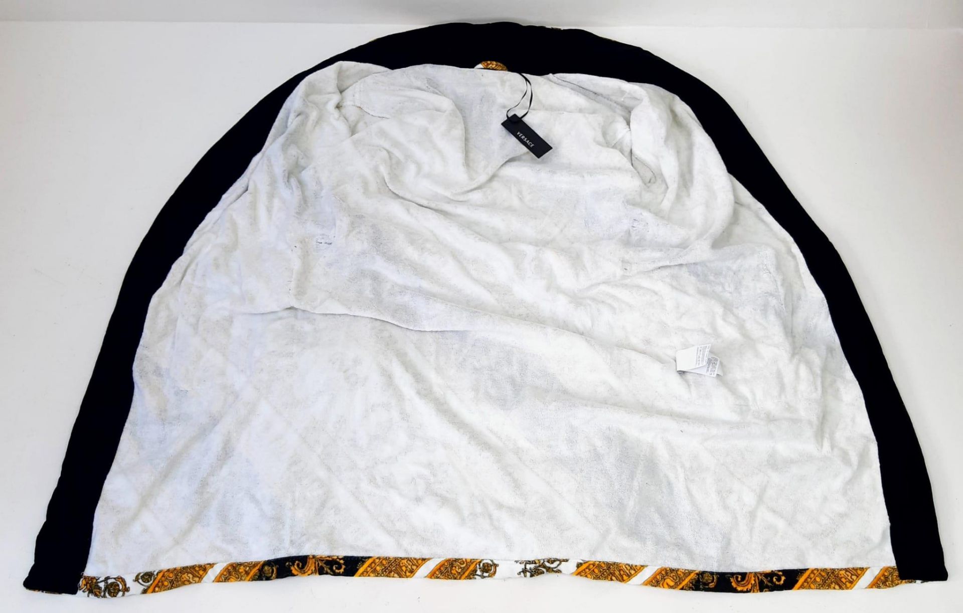 A VERCACE gents, bath robe, in new/unused condition with original presentation box. - Image 9 of 13