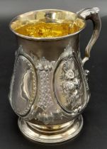 AN EARLY VICTORIAN SILVER TANKARD MADE BY ADEY B SAVORY IN LONDON WITH INCREDIBLE HAND CHASED