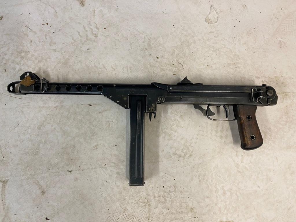 A Deactivated Finnish Suomi KPM 44 - 9mm Sub Machine Gun. Comes with a 50 round double column - Image 2 of 5