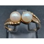 9kt Yellow Gold Double Pearl Set Ring. W: 1.5g Size M